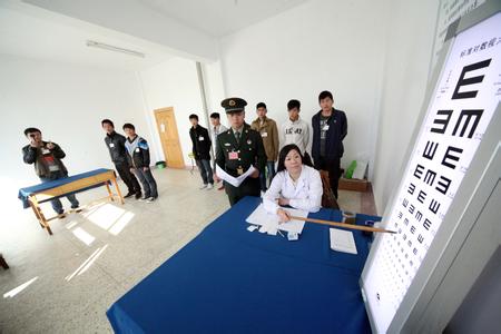 当兵近视眼怎么办? 别让视力成为绊脚石