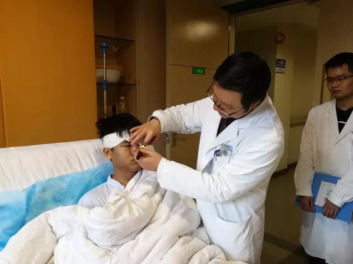 重庆普瑞眼科医院完成首例眼眶肿瘤取出术
